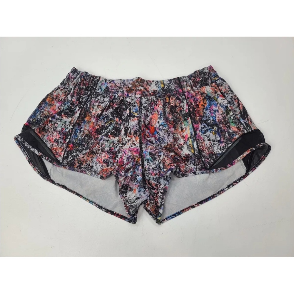 Lululemon Hotty Hot Short II 2.5" Vitalize Multi Black Size 12 Womens
